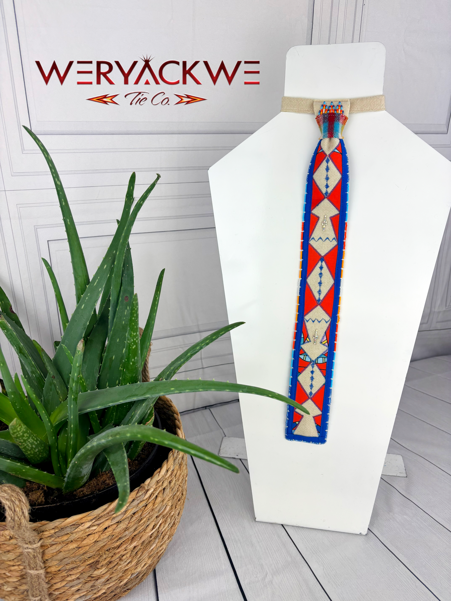 Womens Simply Appliqué Necktie